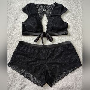 *NWOT* Venus Women's Medium 2-Piece Lace Set